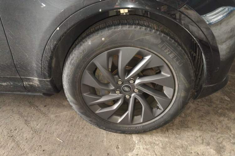 Used Land Rover Discovery 2023 360 PS R-Dynamic S Right Front Wheel Hub