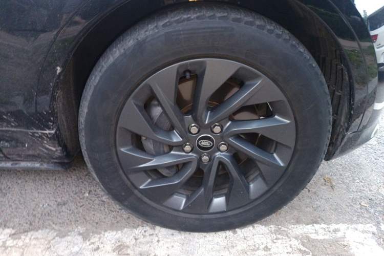 Used Land Rover Discovery 2023 360 PS R-Dynamic S Right Front Wheel Hub