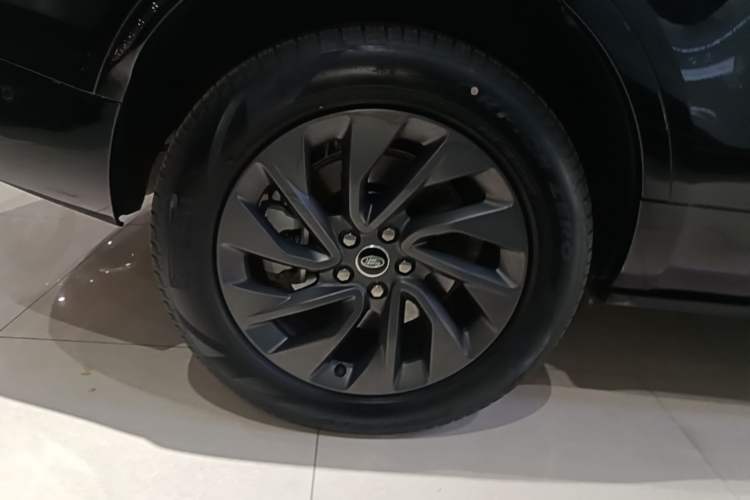 Used Land Rover Discovery 2023 Revised Version 360 PS R-Dynamic S Right Rear Wheel Hub