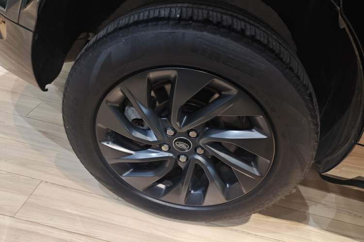 Used Land Rover Discovery 2023 360 PS R-Dynamic SE Right Rear Wheel Hub