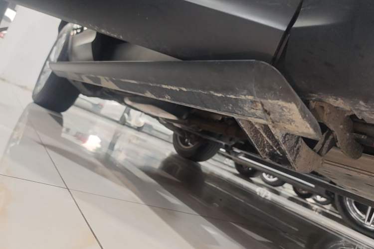 Used Land Rover Discovery 2023 Facelift 300PS S Right Side Sill