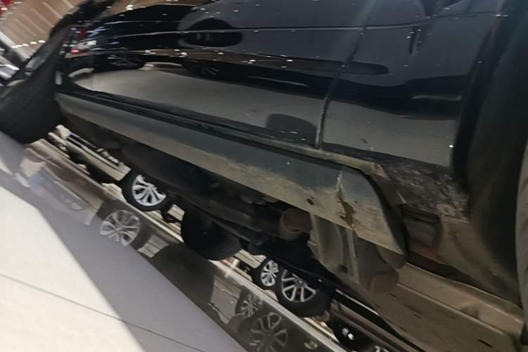 Used Land Rover Discovery 2023 Revised Version 360 PS R-Dynamic S Right Side Sill