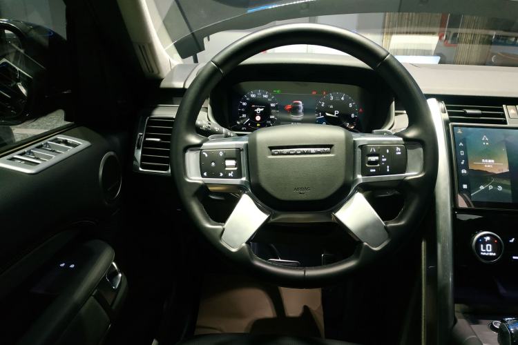 Used Land Rover Discovery 2023 Revised Version 360 PS R-Dynamic S Steering Wheel