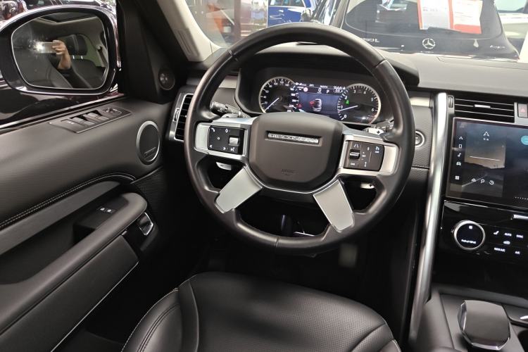 Used Land Rover Discovery 2023 360 PS R-Dynamic S Steering Wheel