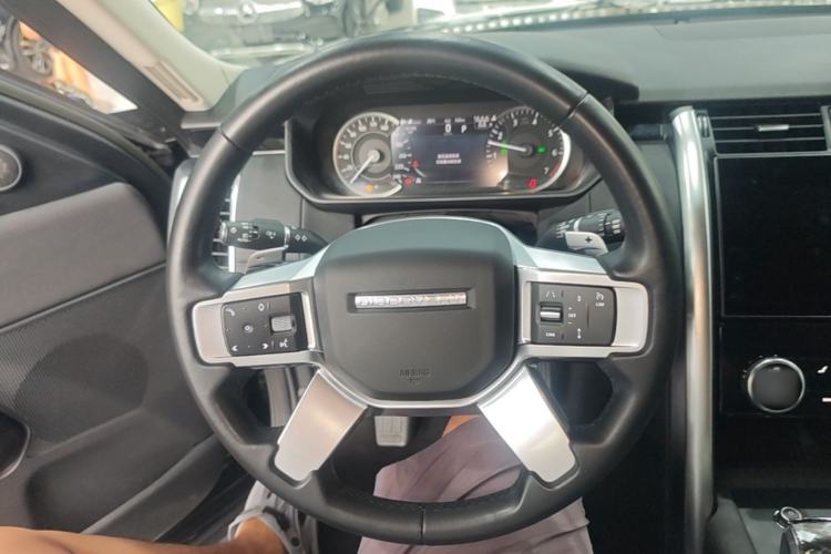 Used Land Rover Discovery 2023 Facelift 300PS S Steering Wheel