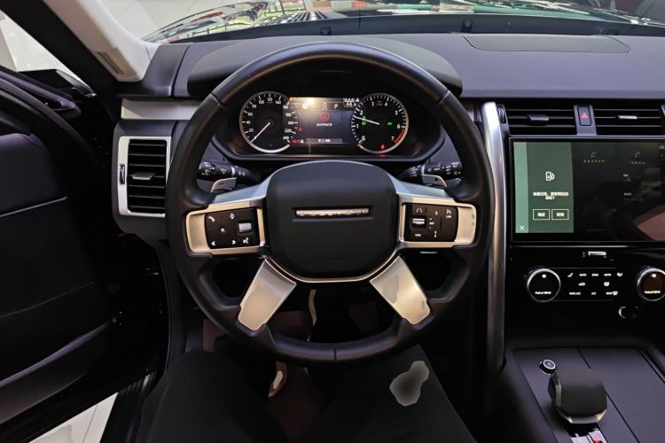 Used Land Rover Discovery 2023 Restyled 360 PS R-Dynamic SE Steering Wheel