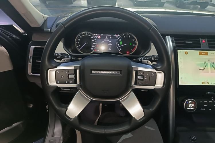 Used Land Rover Discovery 2023 Revised Version 360 PS R-Dynamic S Steering Wheel