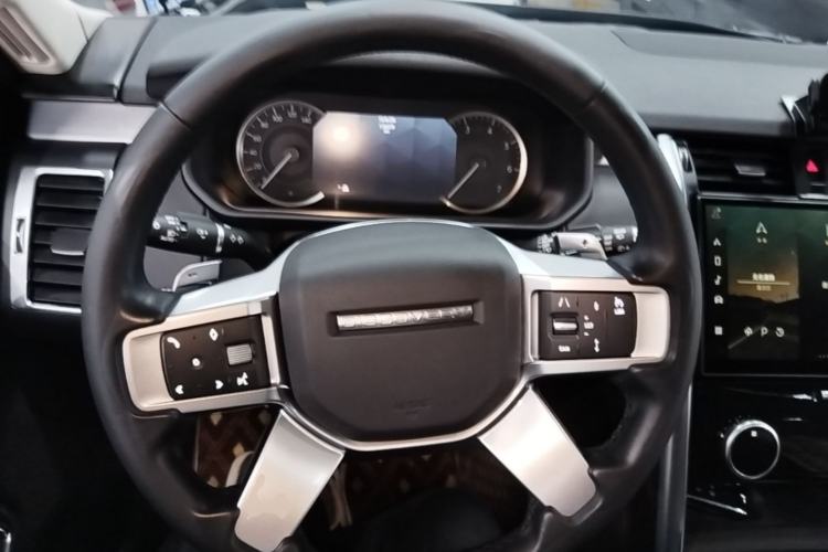 Used Land Rover Discovery 2023 Revised Version 360 PS R-Dynamic S Steering Wheel