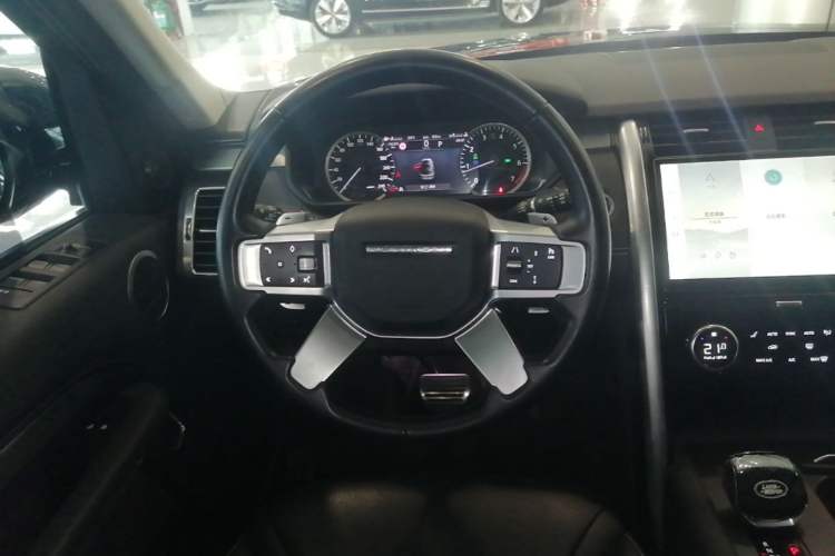 Used Land Rover Discovery 2023 360 PS R-Dynamic S Steering Wheel