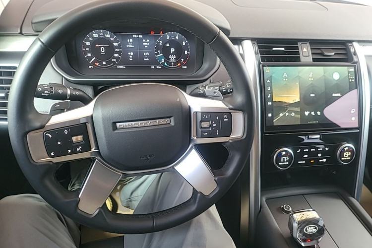 Used Land Rover Discovery 2023 Revised Version 360 PS R-Dynamic S Steering Wheel