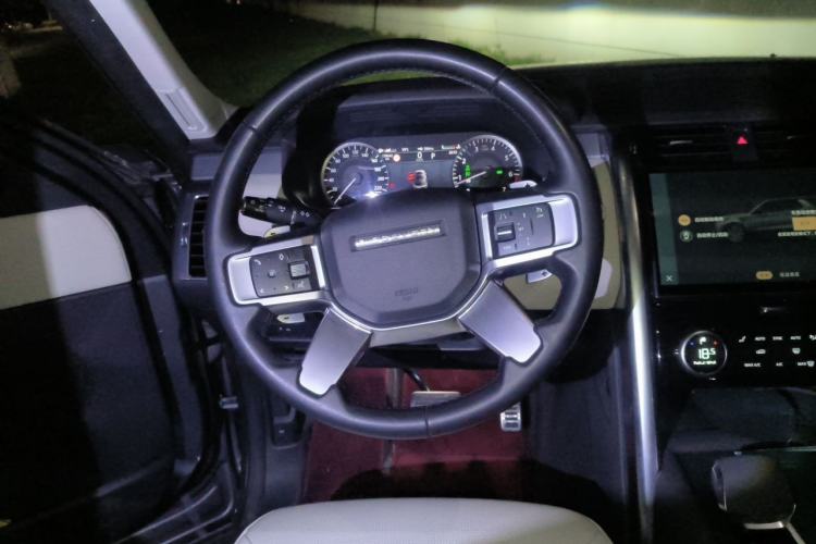 Used Land Rover Discovery 2023 360 PS R-Dynamic S Steering Wheel