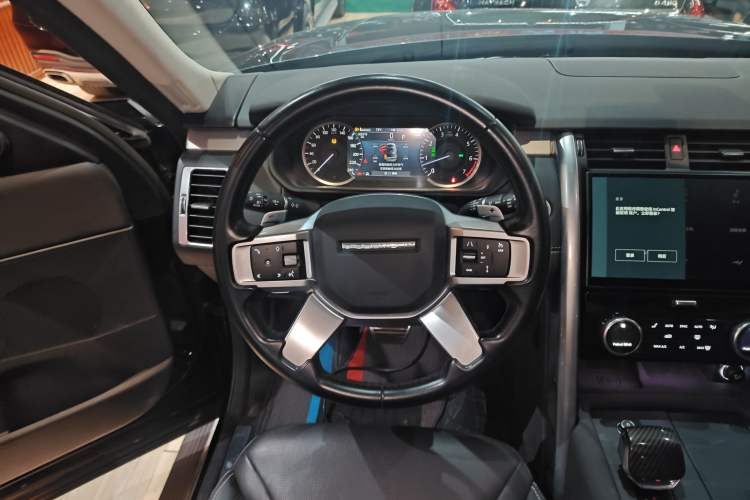 Used Land Rover Discovery 2023 360 PS R-Dynamic SE Steering Wheel