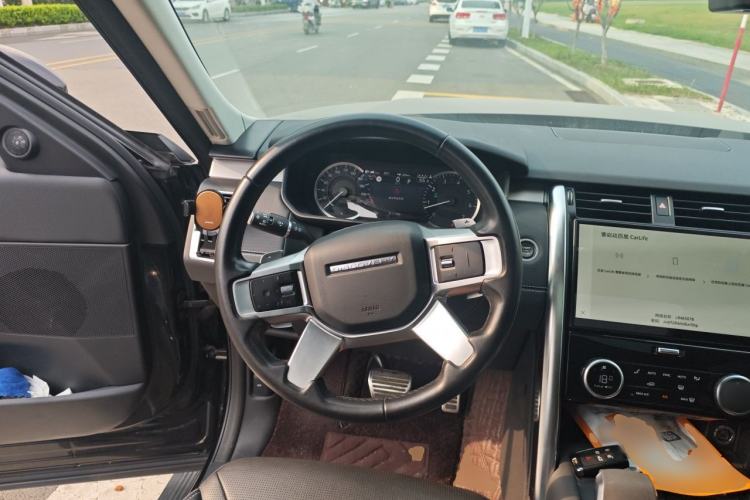 Used Land Rover Discovery 2023 360 PS R-Dynamic SE Steering Wheel
