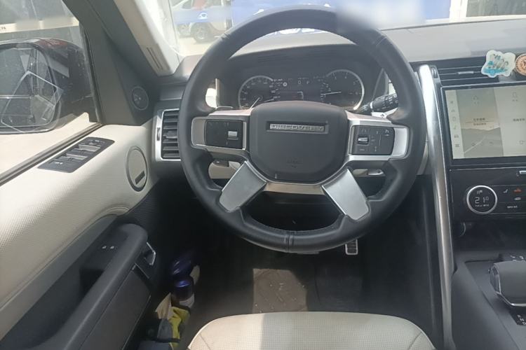 Used Land Rover Discovery 2023 Revised Version 360 PS R-Dynamic S Steering Wheel