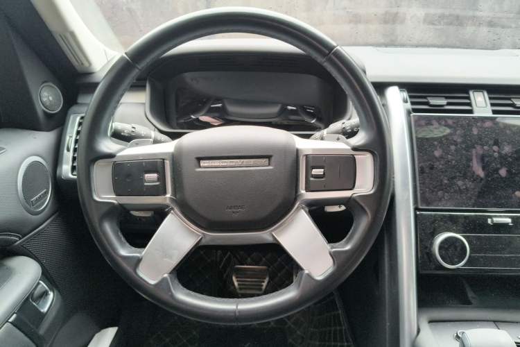 Used Land Rover Discovery 2023 Revised Version 360 PS R-Dynamic S Steering Wheel