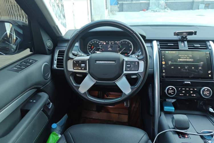 Used Land Rover Discovery 2023 360 PS R-Dynamic S Steering Wheel