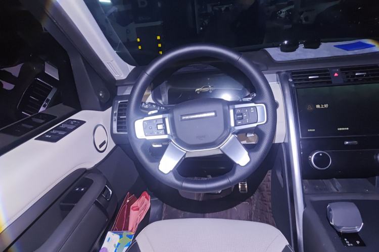 Used Land Rover Discovery 2023 Revised Version 360 PS R-Dynamic S Steering Wheel