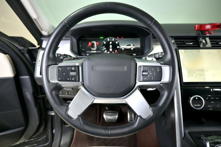 Used Land Rover Discovery 2023 Restyled 360 PS R-Dynamic SE Steering Wheel