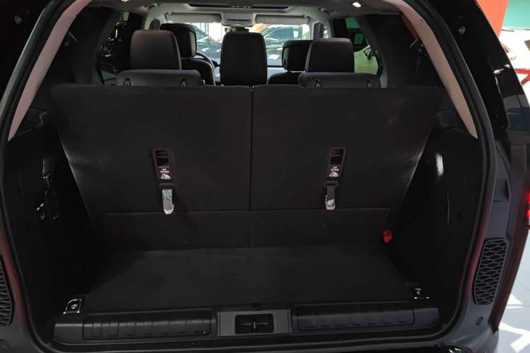 Used Land Rover Discovery 2023 Restyled 360 PS R-Dynamic SE Trunk