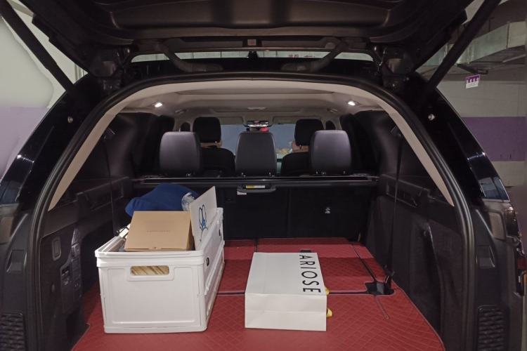 Used Land Rover Discovery 2023 360 PS R-Dynamic S Trunk