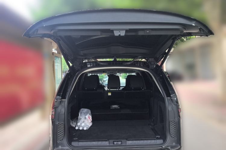 Used Land Rover Discovery 2023 360 PS R-Dynamic S Trunk