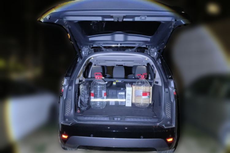 Used Land Rover Discovery 2023 360 PS R-Dynamic S Trunk