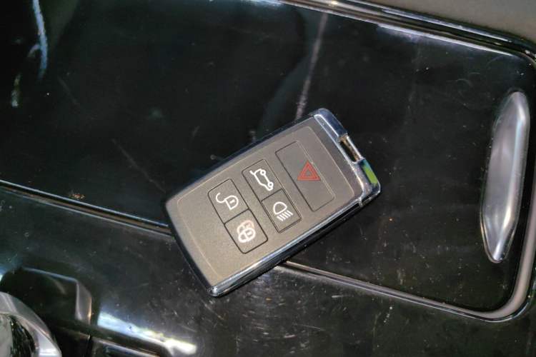 Used Land Rover Discovery 2023 360 PS R-Dynamic S Vehicle Key