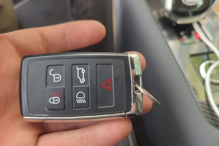 Used Land Rover Discovery 2023 Revised Version 360 PS R-Dynamic S Vehicle Key