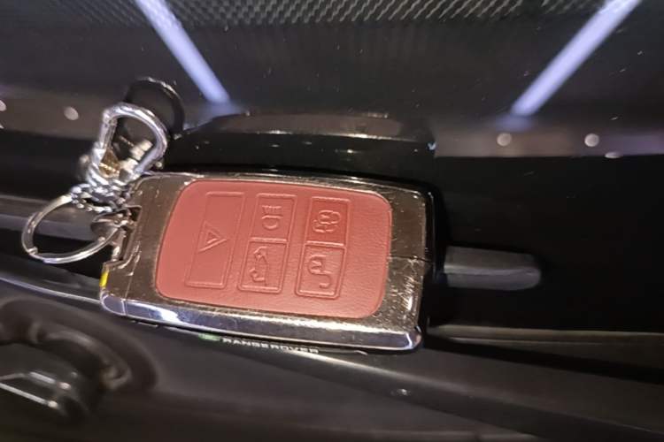 Used Land Rover Discovery 2023 Revised Version 360 PS R-Dynamic S Vehicle Key