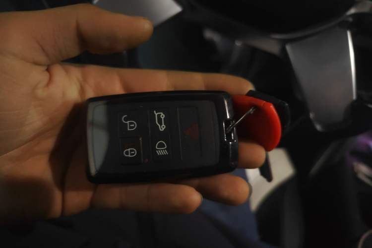 Used Land Rover Discovery 2023 Revised Version 360 PS R-Dynamic S Vehicle Key