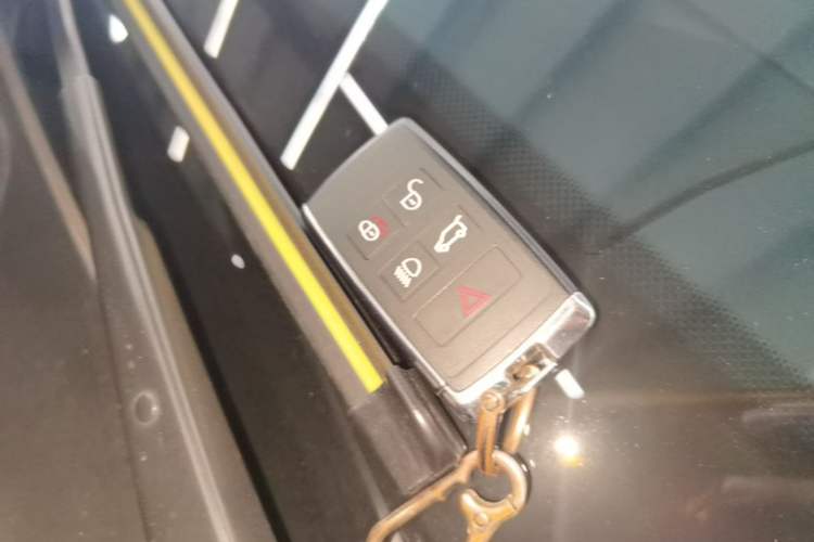Used Land Rover Discovery 2023 Revised Version 360 PS R-Dynamic S Vehicle Key
