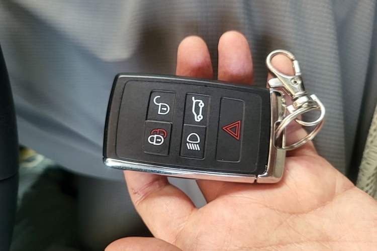 Used Land Rover Discovery 2023 Revised Version 360 PS R-Dynamic S Vehicle Key