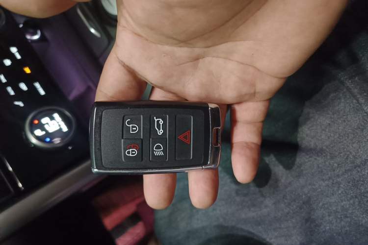 Used Land Rover Discovery 2023 360 PS R-Dynamic S Vehicle Key