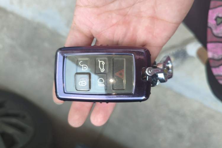 Used Land Rover Discovery 2023 Revised Version 360 PS R-Dynamic S Vehicle Key