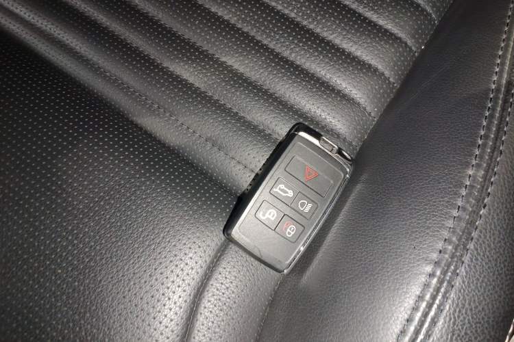 Used Land Rover Discovery 2023 360 PS R-Dynamic S Vehicle Key
