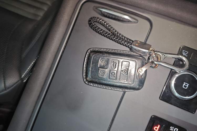Used Land Rover Discovery 2023 360 PS R-Dynamic SE Vehicle Key