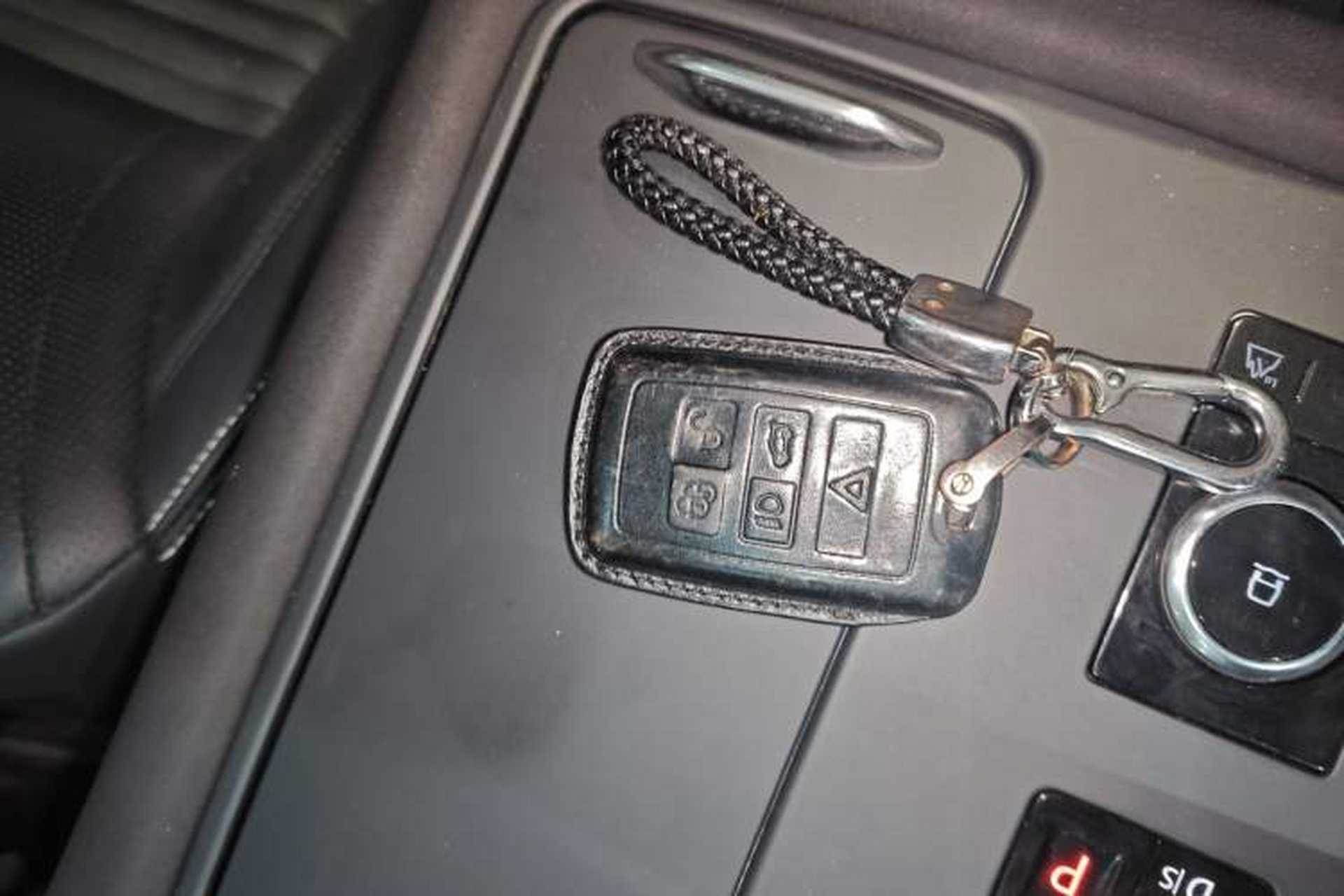Used Land Rover Discovery 2023 360 PS R-Dynamic SE Vehicle Key