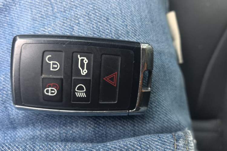 Used Land Rover Discovery 2023 360 PS R-Dynamic S Vehicle Key