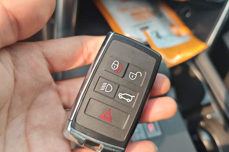 Used Land Rover Discovery 2023 360 PS R-Dynamic SE Vehicle Key