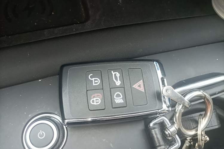 Used Land Rover Discovery 2023 Revised Version 360 PS R-Dynamic S Vehicle Key