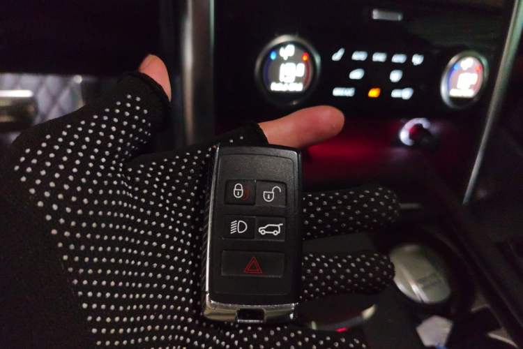 Used Land Rover Discovery 2023 360 PS R-Dynamic S Vehicle Key