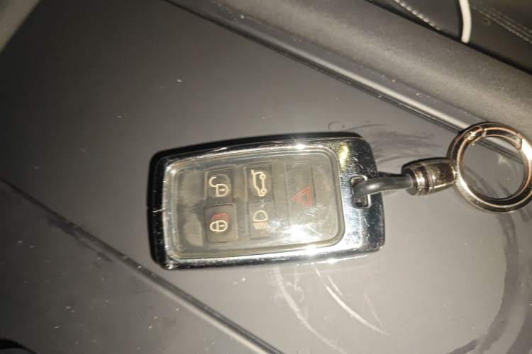 Used Land Rover Discovery 2023 Revised Version 360 PS R-Dynamic S Vehicle Key
