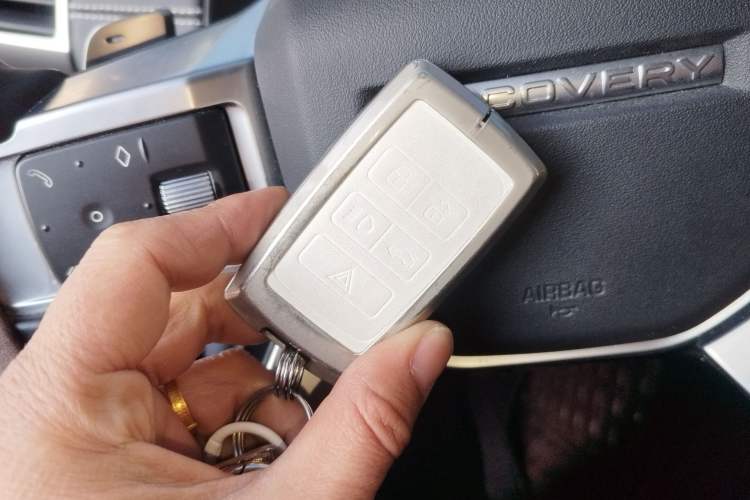 Used Land Rover Discovery 2023 Revised Version 360 PS R-Dynamic S Vehicle Key