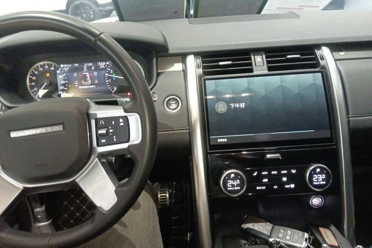 Used Land Rover Discovery 2023 Restyled 360 PS R-Dynamic SE Center Console