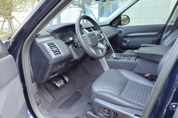 Used Land Rover Discovery 2023 Restyled 360 PS R-Dynamic SE Exterior 5