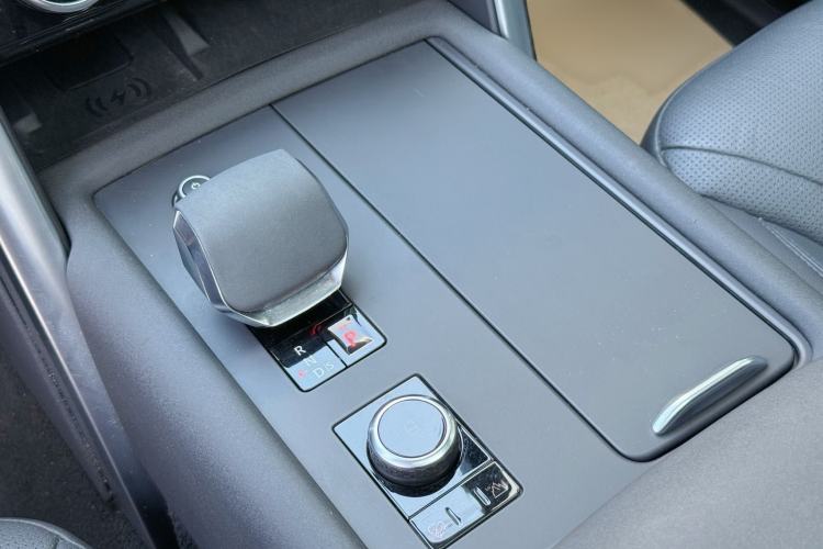Used Land Rover Discovery 2023 Restyled 360 PS R-Dynamic SE Exterior 9
