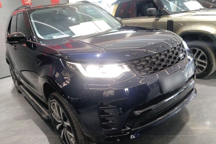 Used Land Rover Discovery 2023 Restyled 360 PS R-Dynamic SE Front Right 45 Deg