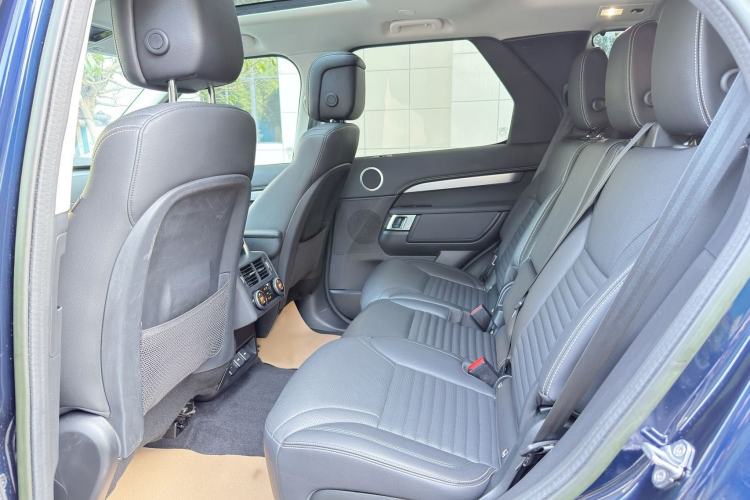 Used Land Rover Discovery 2023 Restyled 360 PS R-Dynamic SE Interior 3