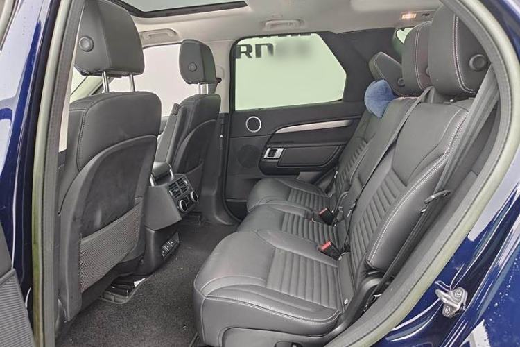 Used Land Rover Discovery 2023 Revised Version 360 PS R-Dynamic S Interior 4
