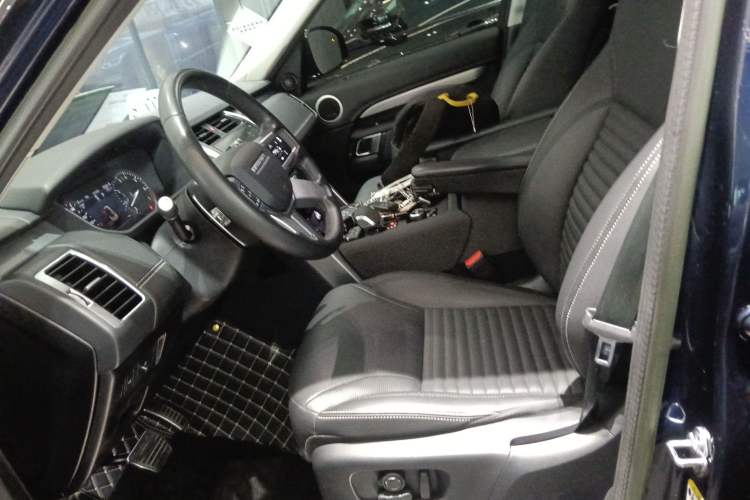 Used Land Rover Discovery 2023 Restyled 360 PS R-Dynamic SE Left Front Seat